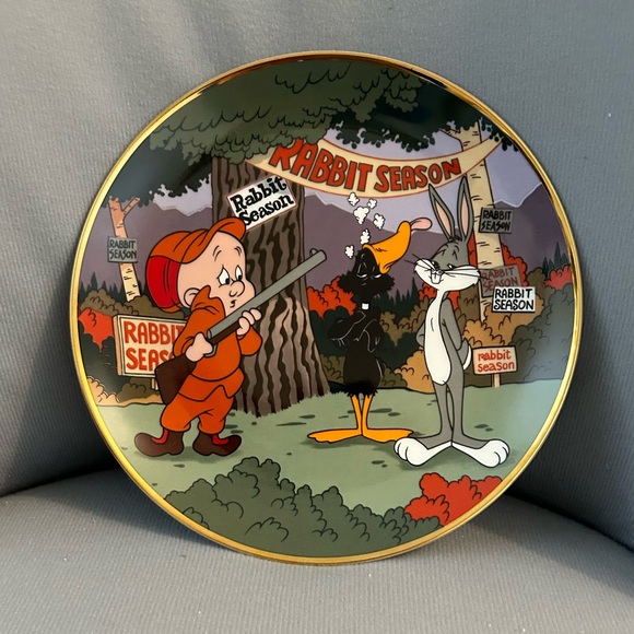 “Rabbit Seasoning” Ltd. Ed. 8.25” Fine Porcelain Looney Tunes Plate 1992 24K Rim - Picture 1 of 6